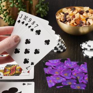 Baraja De Cartas Crocus primaverales morados sobre floral negro