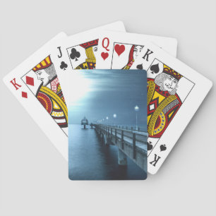 Baraja De Cartas Dock en la noche de la bahía