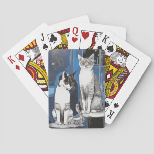 Baraja De Cartas Dos gris sobre un fondo abstracto