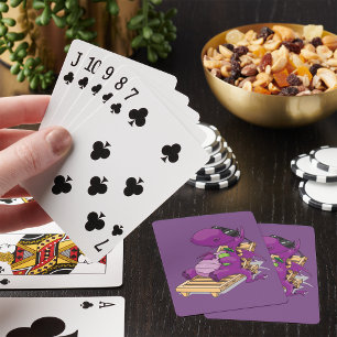 Baraja De Cartas Dragón Púrpura Relajándose en Silla de Cubierta