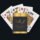 Baraja De Cartas Elegante Boda de Monograma de Guión de Oro Negro<br><div class="desc">Estas elegantes cartas de juego personalizado para recién casados presentan un elegante guión de caligrafía de oro falso para sus iniciales monocromáticas,  nombres y fecha boda para personalizar en un simple fondo negro con un falso borde de oro. ¡Mis mejores deseos para tu matrimonio! Diseñado por Susan Coffey.</div>