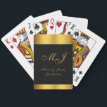 Baraja De Cartas Elegante Boda de Monograma de Guión de Oro Negro<br><div class="desc">Estas elegantes cartas de juego personalizado para recién casados presentan un elegante guión de caligrafía de oro falso para sus iniciales monocromáticas,  nombres y fecha boda para personalizar en un simple fondo negro con un falso borde de oro. ¡Mis mejores deseos para tu matrimonio! Diseñado por Susan Coffey.</div>