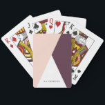 Baraja De Cartas Elegantes triángulos geométricos rosa y burdeos<br><div class="desc">Diseño minimalista y moderno que representa un bloque de color rosa,  blanco y borgoña.</div>
