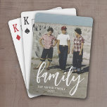Baraja De Cartas Foto completa - Texto de la familia de guiones del<br><div class="desc">Una forma divertida de capturar recuerdos y compartirlos con amigos. Agrega una foto vertical y tu leyenda favorita para hacer un regalo genial para tus amigos. Una segunda línea de texto está disponible para registrar el año o añadir cualquier otro texto.</div>