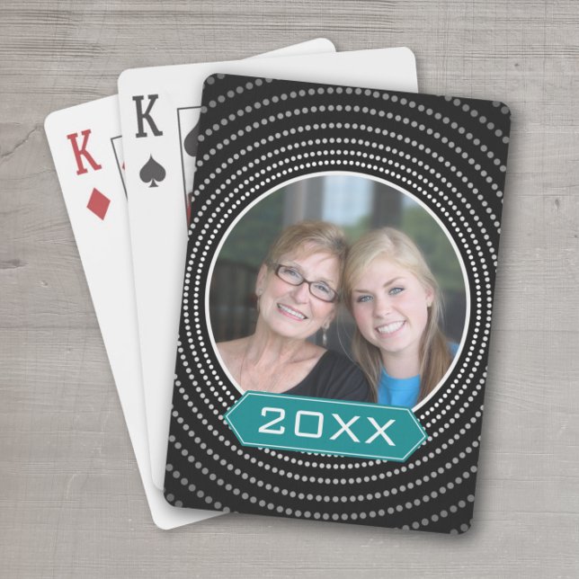 Baraja De Cartas Foto con marco de punto de polka negro y año Perso (Add a photo and the year to this set of personalized playing cards.)