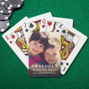 Baraja De Cartas Foto de la mano ganadora de abuelo jugando