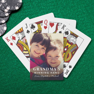 Baraja De Cartas Foto de la mano ganadora de la abuela jugando