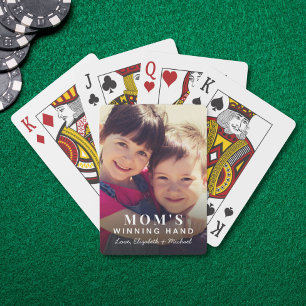 Baraja De Cartas Foto de la mano ganadora de mamá jugando