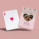 Baraja De Cartas Fotos personalizadas de boda para recién casados<br><div class="desc">Romántico personalizado de fotografía de corazón de pareja recién casada rosado Sr. y Sra. jugando cartas con elegantes rosas,  nombre y texto oscuro.        Personalízalo con tu imagen y texto!         Un regalo de favor de boda o guarda la fecha.</div>