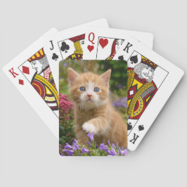 Baraja De Cartas Gatito de jengibre en un jardín