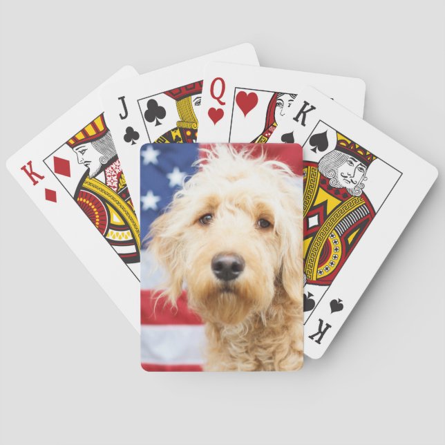 Baraja De Cartas Goldendoodle con bandera estadounidense (Reverso)