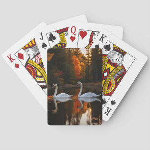 Baraja De Cartas Graceful White Swans Gliling a lo largo del estanq