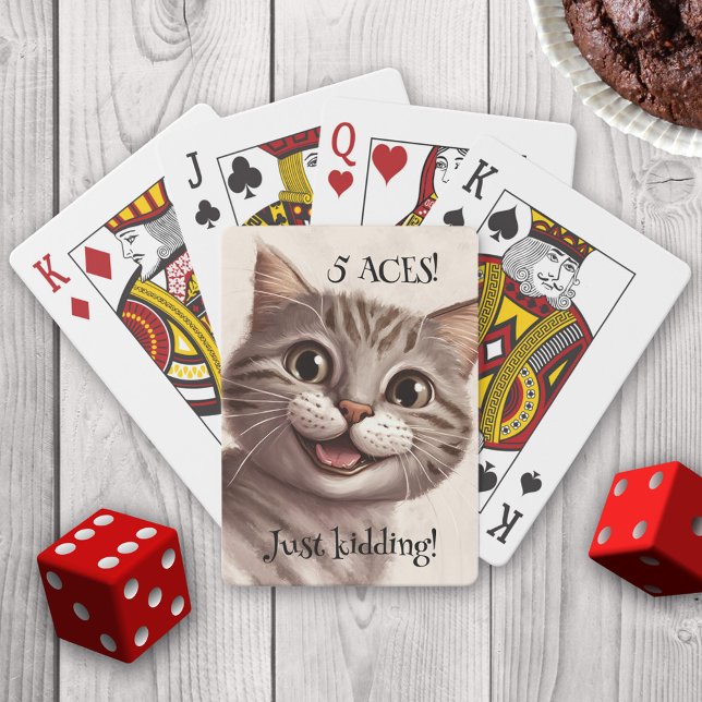 Baraja De Cartas Graciosas tarjetas de reproducción de gatos (Cat themed playing cards featuring an illustration of a kitty having a lot of fun.)