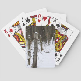 Baraja De Cartas Granja de alambre de púas en una nieve fría de inv