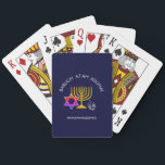 Baraja De Cartas Hanukkah Blessings | BARUCH ATAH ADONAI | Chanukah<br><div class="desc">Elegante y moderno juego de cartas HANUKKAH. El diseño muestra un MENORAH de color dorado con ESTRELLA multicolor DE DAVID y DREIDEL gris plateado. En la parte superior hay un texto curvo que dice BARUCH ATAH, ADONAI (Bendito eres tú, Dios) y debajo del texto se lee HANUKKAH BENDICGS. TODO EL...</div>