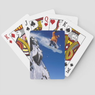 Baraja De Cartas Hombre en una snowboard saltando desde una cornisa