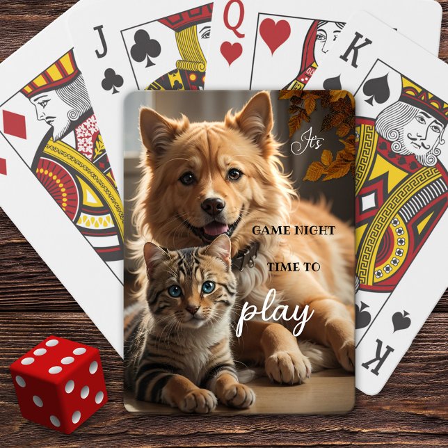 Baraja De Cartas Juego divertido para gato y perro (Deck of cards featuring a cat and dog eager to start playing. Lovely for anyone who loves animals.)