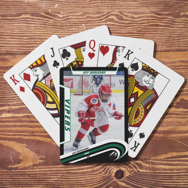 Baraja De Cartas Jugador De Hockey Sobre Hielo Se Mantiene Con El A (Green playing cards preserve ice hockey memories. Great souvenir or gift idea!)