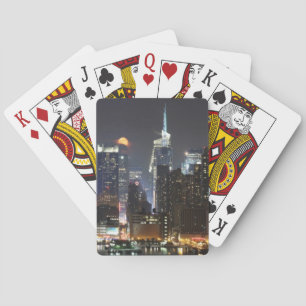 Baraja De Cartas La luna se levanta sobre el centro de Nueva York.