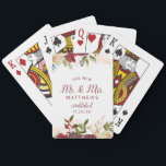 Baraja De Cartas La Mansión del Muérdago Los nuevos Sr. y Sra. Reci<br><div class="desc">Mansión de muérdago Diseño de rosas de invierno exuberantes en acuarela con flores pintadas a mano, hojas de bayas de acebo, follaje de ramitas de pino y pinceladas de acuarela. Colores Marsala colorido, vino tinto Merlot, Burdeos, crema marfil y verde. Con tipografía chic con remolinos en fuentes de letra de...</div>