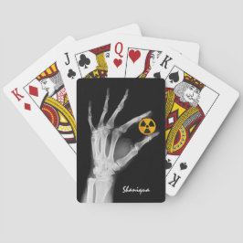 Baraja De Cartas Mano sosteniendo un símbolo de radiación 