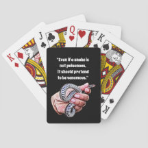 mano sujetando el reptile de serpiente bebé citas 