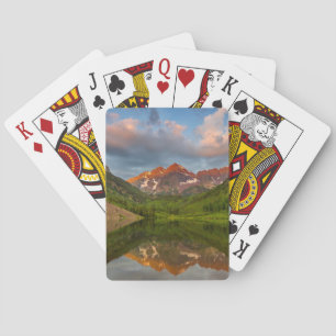 Baraja De Cartas Maroon Bells se refleja en el tranquilo lago Maroo