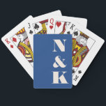 Baraja De Cartas Moderno Monograma Vibrante Blue Custom Wedding Fav<br><div class="desc">Añada un toque elegante y personal a sus noches de juego con estas modernas cartas de juego personalizado en un azul vibrante. Este diseño de moda, con audaces iniciales de la silueta, es perfecto para parejas, familias o todo aquel que ame una estética sofisticada. Ya sea para noches de póquer,...</div>