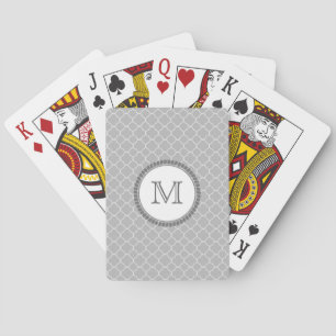 Baraja De Cartas Monograma gris simple del modelo de Quatrefoil