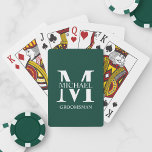 Baraja De Cartas Monograma y nombre clásicos de los Groomsmen perso<br><div class="desc">Clásicos Regalos de Groomsmen Personalizados con monograma,  nombre y título personalizados del groomsman en estilo de letra serif clásico blanco sobre fondo verde esmeralda. También perfecto para el mejor hombre,  padre de la novia y más.</div>