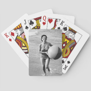 Baraja De Cartas Mujer con una pelota de playa