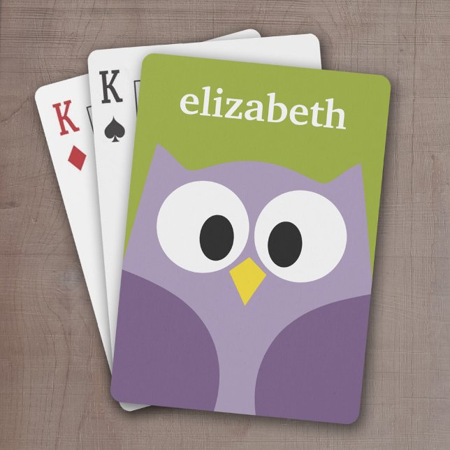 Baraja De Cartas Nombre personalizado púrpura y pistachio de búho P (Cute Personalized playing cards with a cartoon owl and a monogram or name)