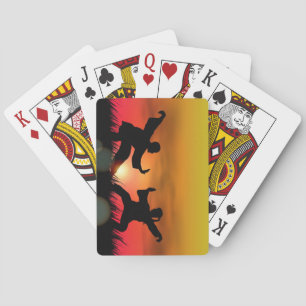 Baraja De Cartas Pareja haciendo Wushu al atardecer