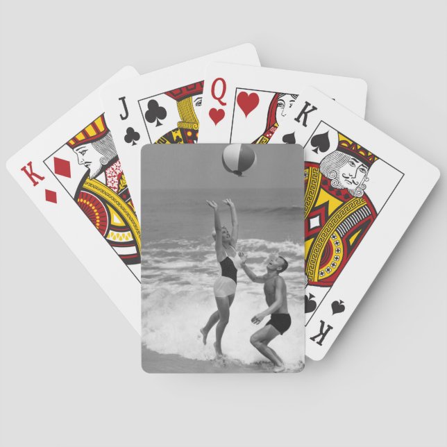 Baraja De Cartas Pareja jugando con una bola de playa (Reverso)