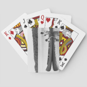 Baraja De Cartas Pares en una canoa