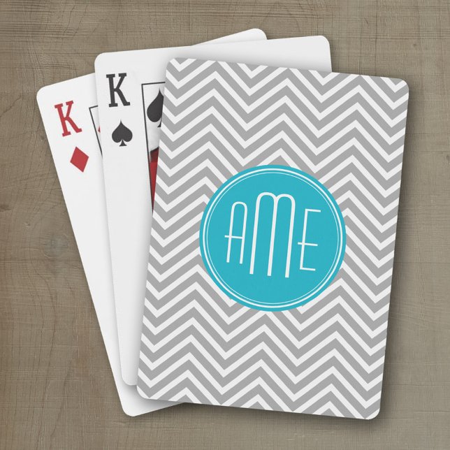 Baraja De Cartas Patrón de Chevron gris y acuático con monograma mo (Personalized playing cards with a fun area to add text such as a name or monogram)