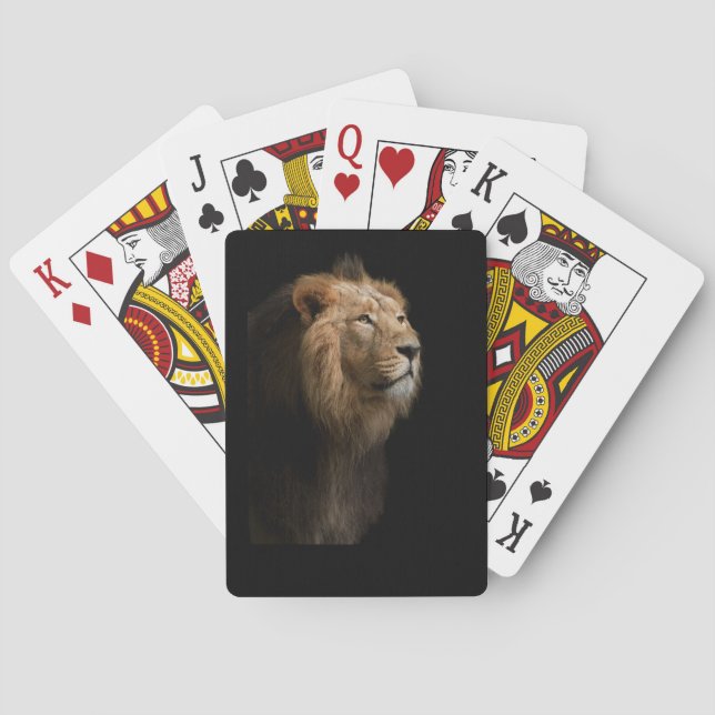 Baraja De Cartas Poderoso retrato de león con fondo oscuro (Reverso)