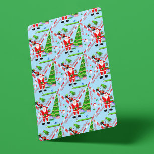 Baraja De Cartas Santa jugando golf junto al árbol de Navidad