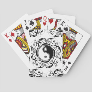 Baraja De Cartas Símbolo de Yin y Yang en estilo de tatuaje en blan
