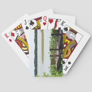 Baraja De Cartas Tarjeta de juego en la foto del muelle en el lago