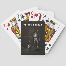 Baraja De Cartas Truco o trato. Hombre disfrazado de esqueleto