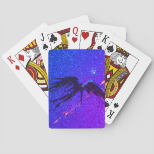 Baraja De Cartas Una figura alada oscura sobrevolando el espacio