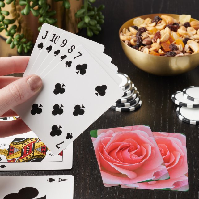 Baraja De Cartas Una rosa grande simple cerca (In Situ)