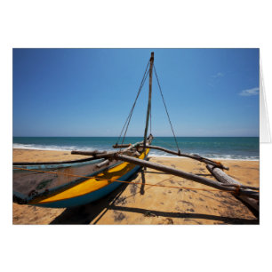 Barco De Pesca Aburrido En La Playa