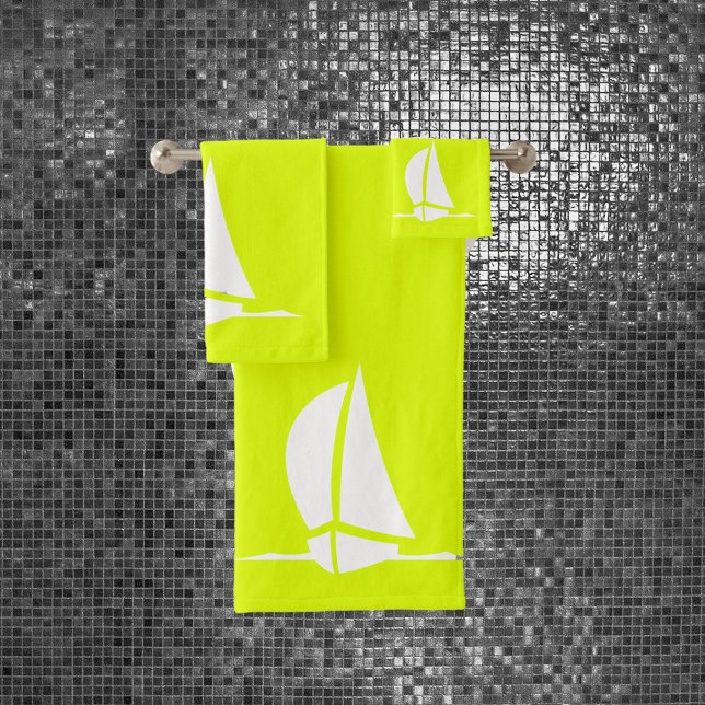 barco de vela y brújula en amarillo neón (Subido por el creador)