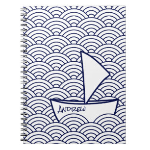 Barco en el cuaderno de la foto de las ondas