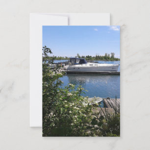 Barco en el lago Ontario con tarjeta plana de vera