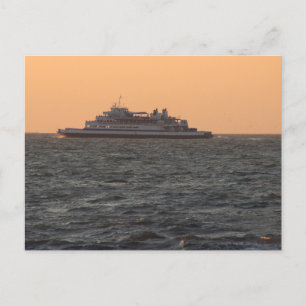 Barco en la postal del atardecer