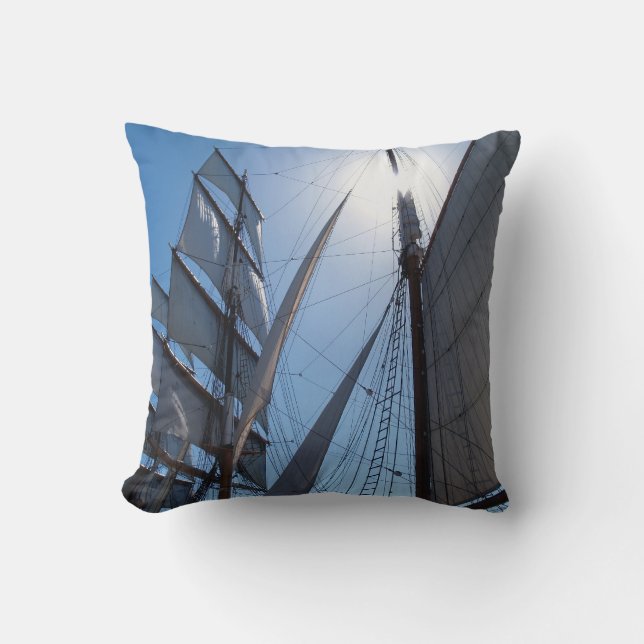 Barco navega sobre una almohada (Anverso)