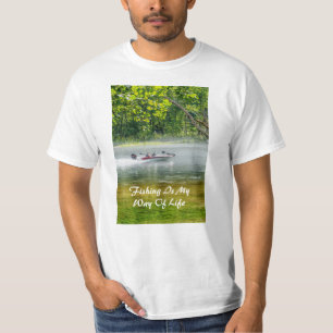 Barco Pesquero En La Camiseta En Movimiento